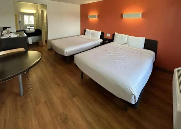 Studio 6 Suites - Riverside, Ca South