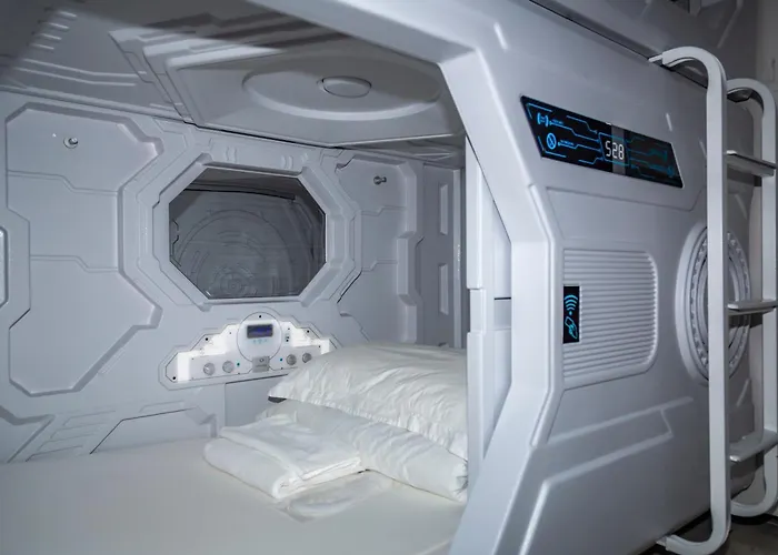 Kiwi Capsule Hotel