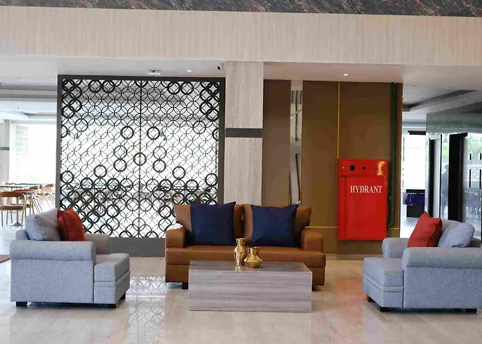 Lynn Hotel Tuban