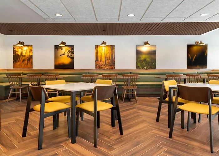 Fairfield By Marriott Inn & Suites Kansas City At The Legends