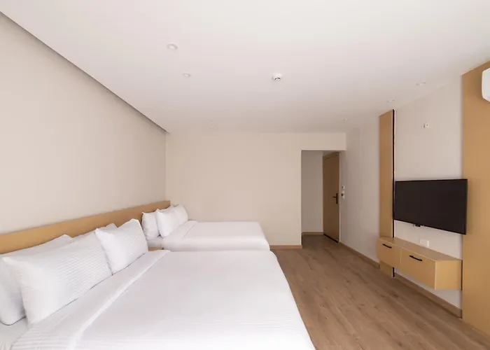 Elegance Grand City Hotel