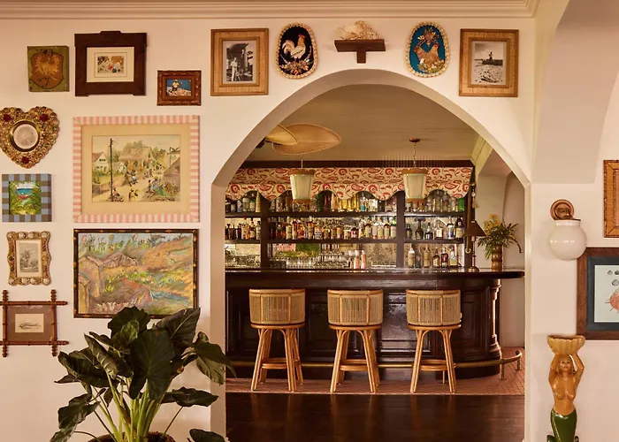 Coral Sands Inn & Cottages