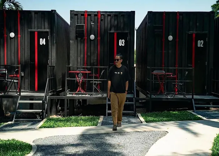 Nomads Homestay Sriracha