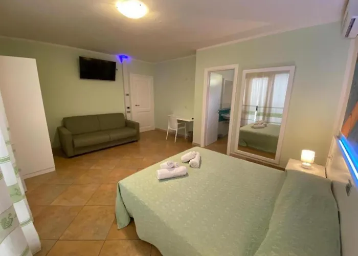 Hotel On The Promenade Of Stintino, Rooms With Air Conditioning And Private Bathroom