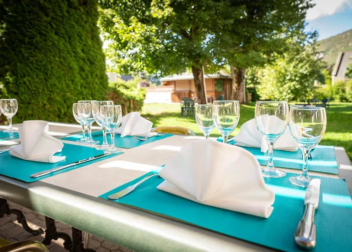 Logis Hôtel Restaurant Le Col de l'Arc