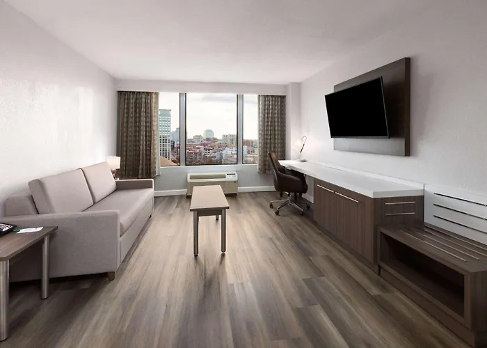 Wyndham Garden Norfolk Downtown