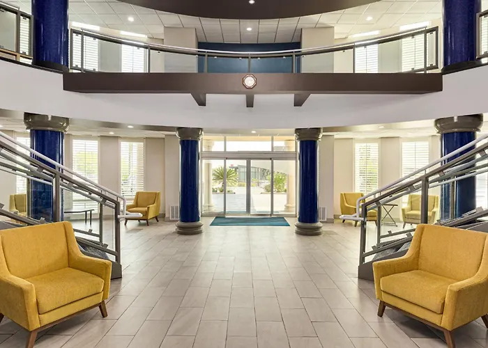 Holiday Inn Express & Suites Bakersfield Central By Ihg