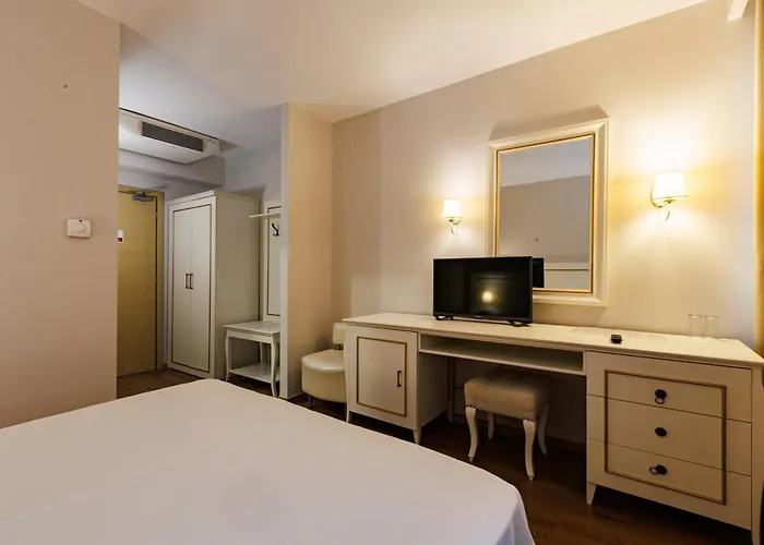 Riverside Rooms At Hotel Fieri