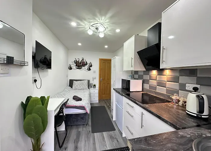 Private Mini Studio Room In Moseley