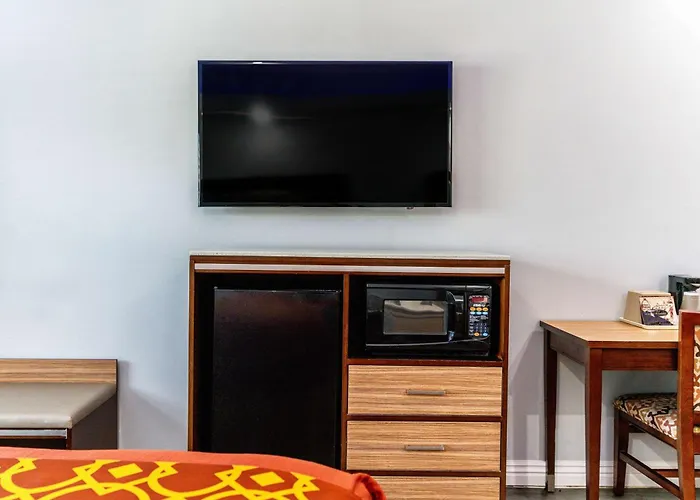 Rodeway Inn & Suites Pasadena