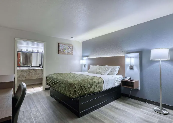Econo Lodge Neenah