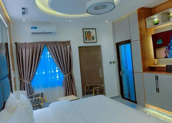 Kamara Lakeview Hotel