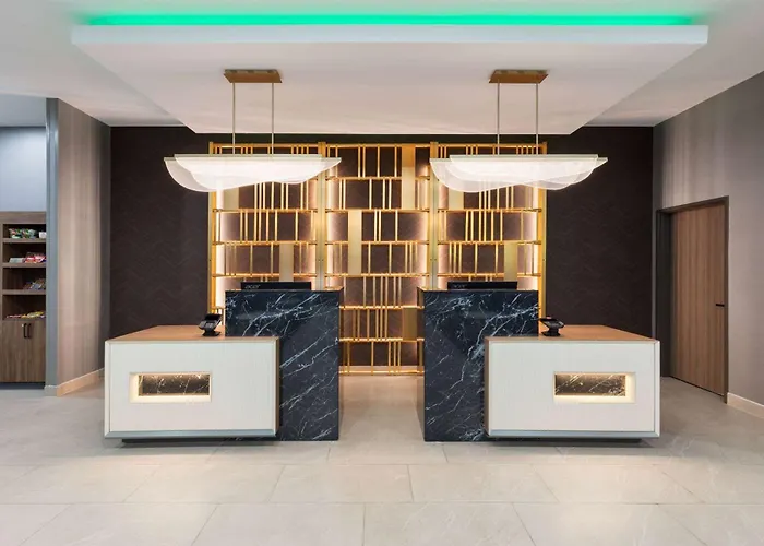 La Quinta Inn & Suites By Wyndham San Antonio At The Rim
