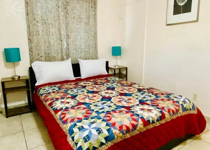 Hallandale Beach Motel With Free Parking And Full Kitchen ! No Extra Fees! Accepting Cash!