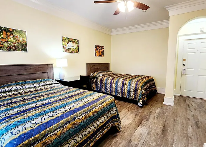 Santa Paula Inn
