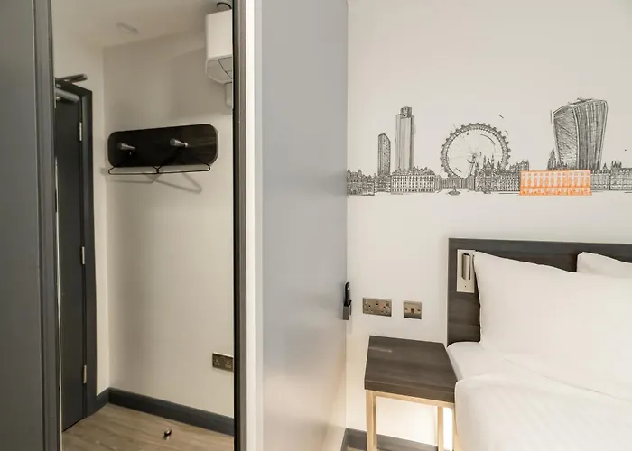 Easyhotel Victoria