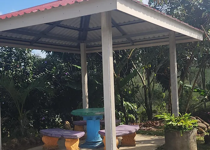 Cabinas El Pilon Rio Celeste