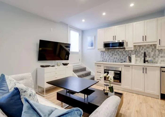 Casa Queen Hotel Leslieville Stylish Suite W Patio