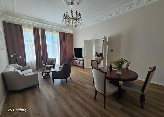 Promenaden Hotel