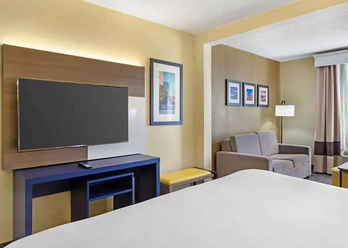 Comfort Suites Hanes Mall
