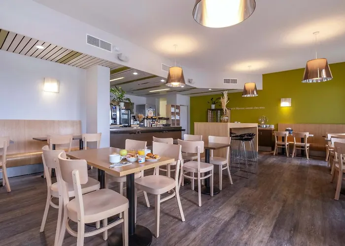 B&B HOTEL La Rochelle Centre 3 étoiles