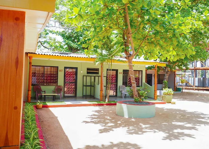 Golden Beach Hotel & Restaurant