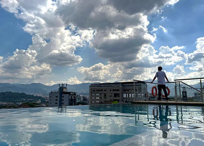 Appartments Pool And Rooftop Downtown Hotel