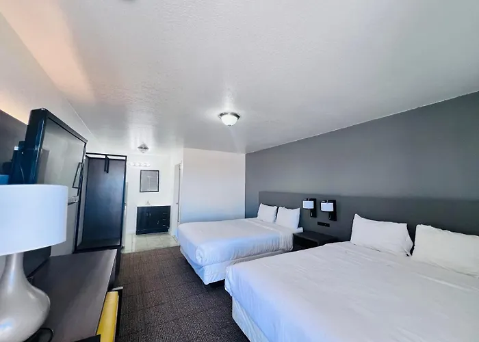 Oyo Garden Inn And Suites Pearsall I-35 East