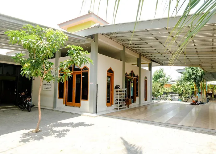 Hotel O Ilyasa Family