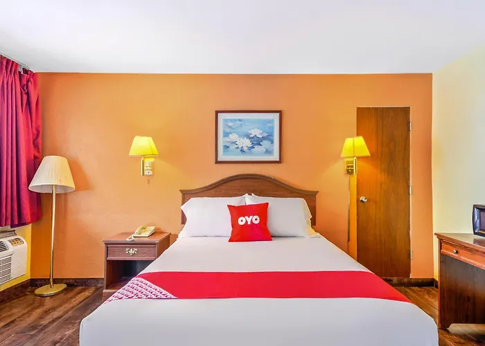 Oyo Hotel Downtown Peoria I-74