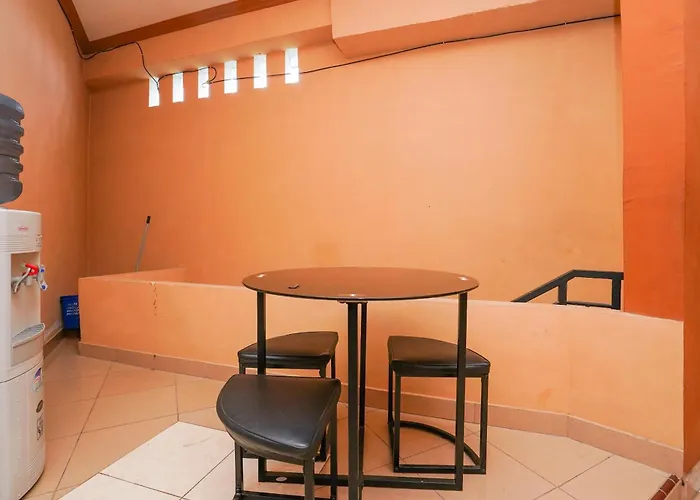 Oyo Life 2619 Kost Keluarga Cemara