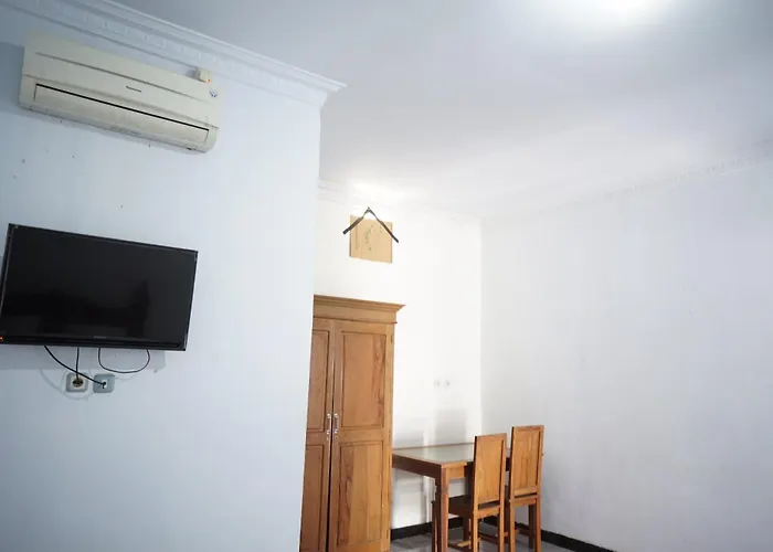 Oyo Life 92886 Rumah Nyaman Radhika 2 Syariah