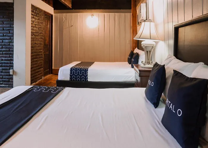 Capital O Hotel Villa Azura