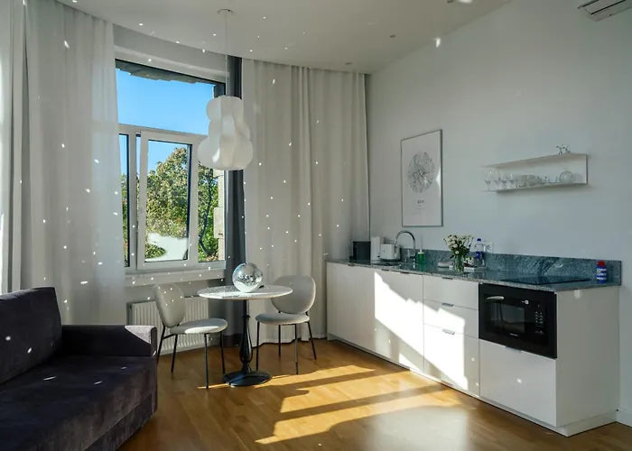 Miro Rooms Center - Quiet Chic, Self Check-In