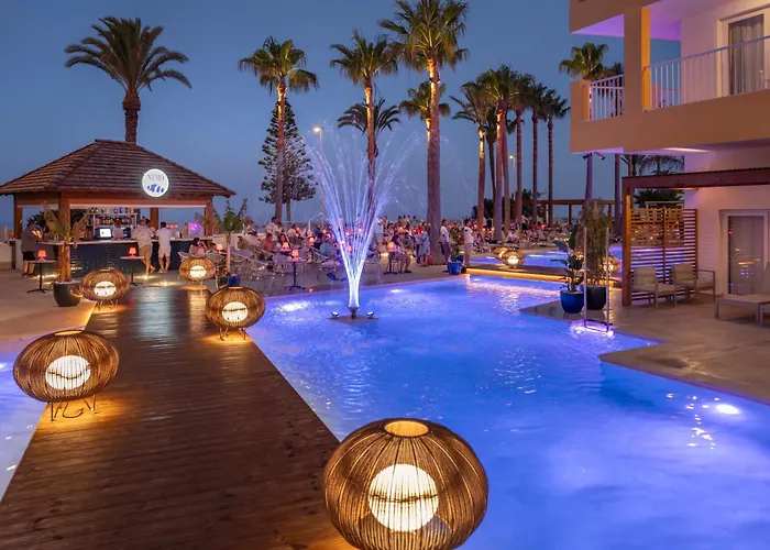 Mediterraneo Bay Hotel & Resort