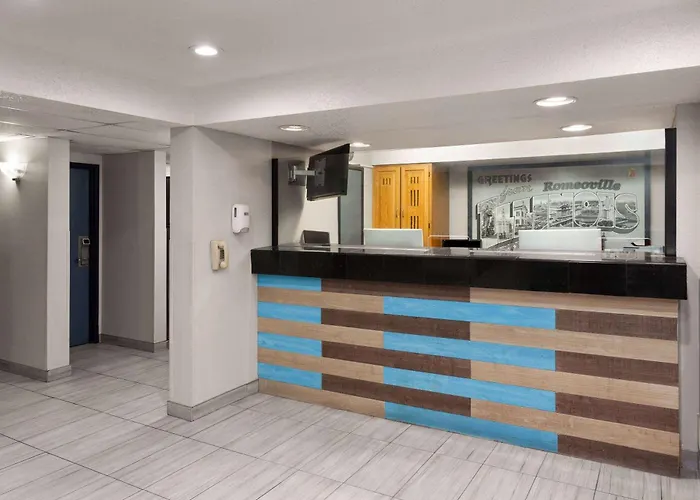 Super 8 By Wyndham Romeoville Bolingbrook