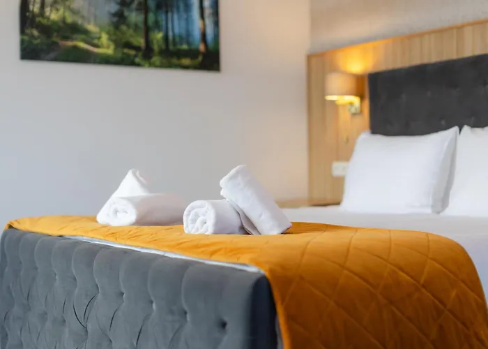 Hotel Mazurkowa&Wesela&Imprezy&Konferencje Jelenia Góra, obok restauracja Mazurkowa Chata