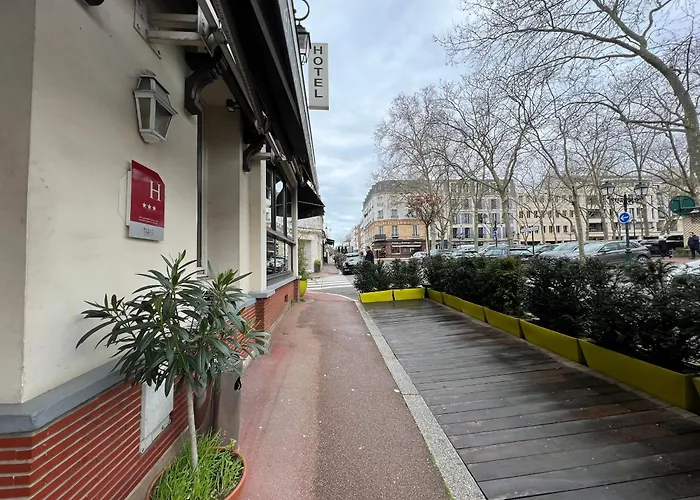 HÔTEL PARIS VÉSINET- Logis Hôtel Restaurant