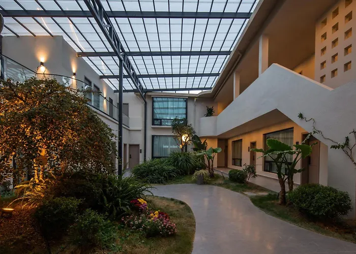 Shangri La Yi Shan Ban Yun Inn