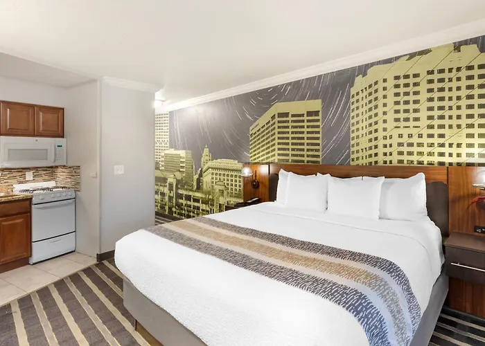 Best Western Plus Milwaukee West