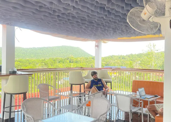 M'Pai Bay 23 Ripples Guesthouse And Sky Bar