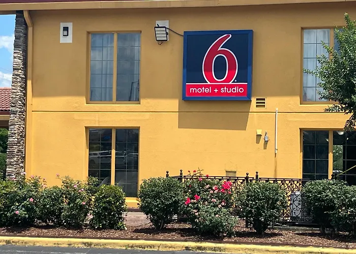 Studio 6 Extended Stay - Huntsville, Al University Drive