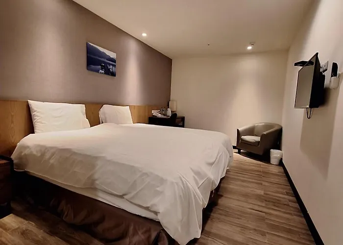 Honest & Warm Hotel