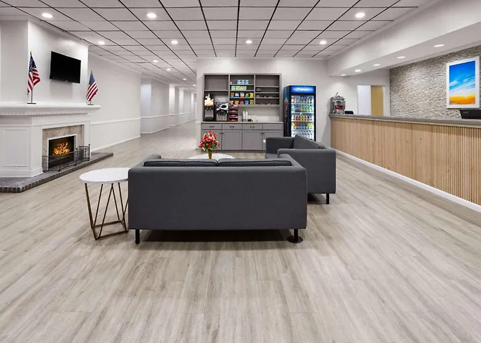 Days Inn By Wyndham Hinesville Near Fort Stewart, Newly Renovated, Free Hot Breakfast, Restaurant And Bar