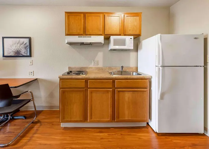 Extended Stay America Select Suites - Cleveland - Airport