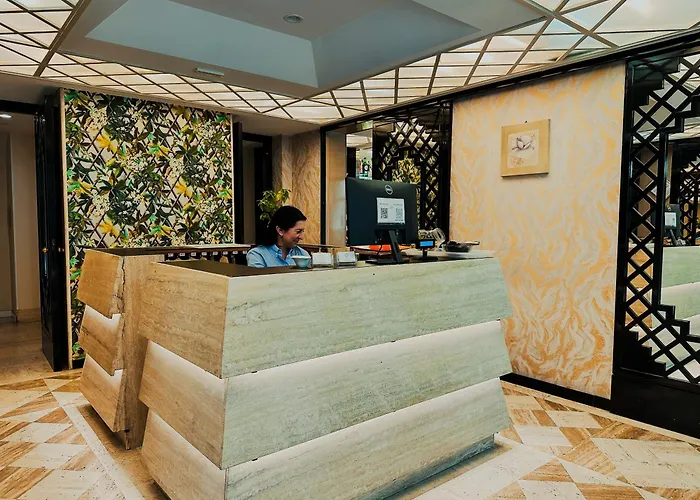 Hotel President - Vintage Hotel In Centro