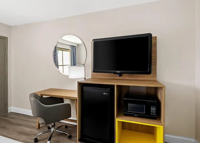 Days Inn By Wyndham Petersburg/South Fort Lee