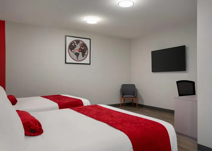 Ramada By Wyndham West Edmonton Hotel & Suites