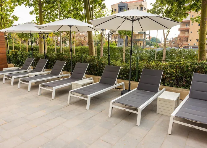 Le Grove Hotel