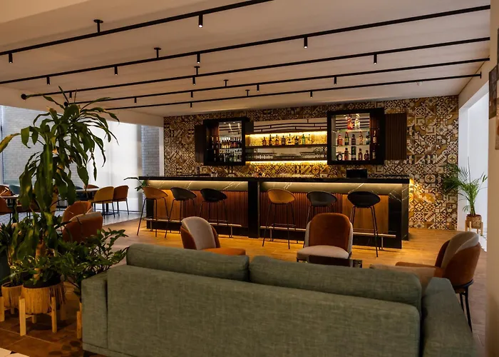Le Grove Hotel